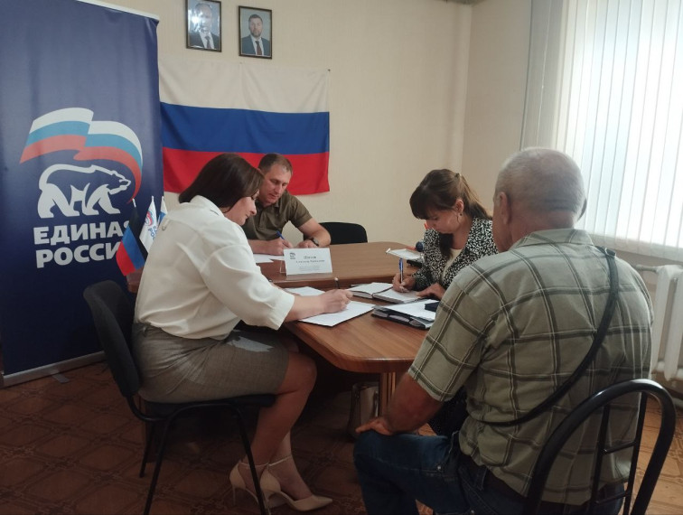 Глава Шахтерского округа ответил на вопросы ждановцев. Глава Шахтерского округа ответил на вопросы ждановцев.