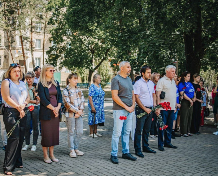 В Ждановке прошло памятное мероприятие, посвященное Дню памяти и скорби. В Ждановке прошло памятное мероприятие, посвященное Дню памяти и скорби.