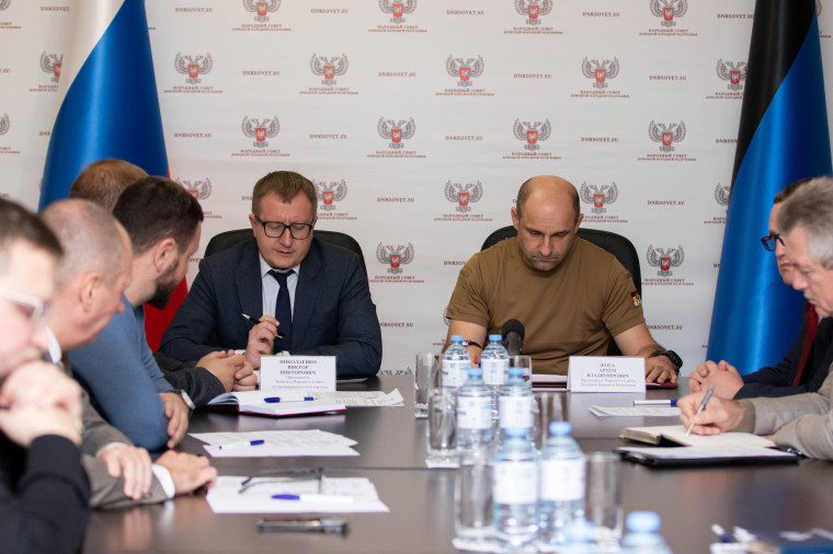 Республика взяла курс на возрождение промышленного потенциала. Республика взяла курс на возрождение промышленного потенциала.
