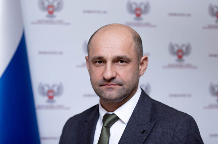 Год назад Всероссийская политическая партия «Единая Россия» создала свое региональное отделение в Донецкой Народной Республике. Год назад Всероссийская политическая партия «Единая Россия» создала свое региональное отделение в Донецкой Народной Республике.
