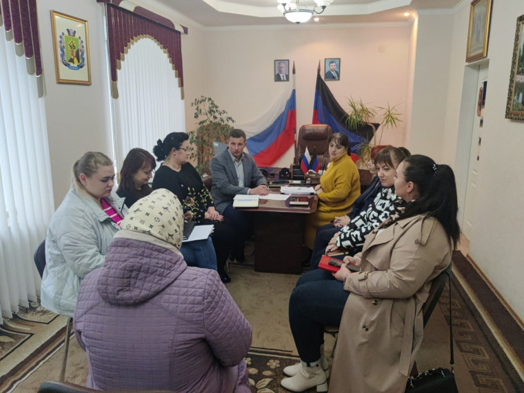 Заседание комиссии по установлению причинённого ущерба жилым помещениям. Заседание комиссии по установлению причинённого ущерба жилым помещениям.