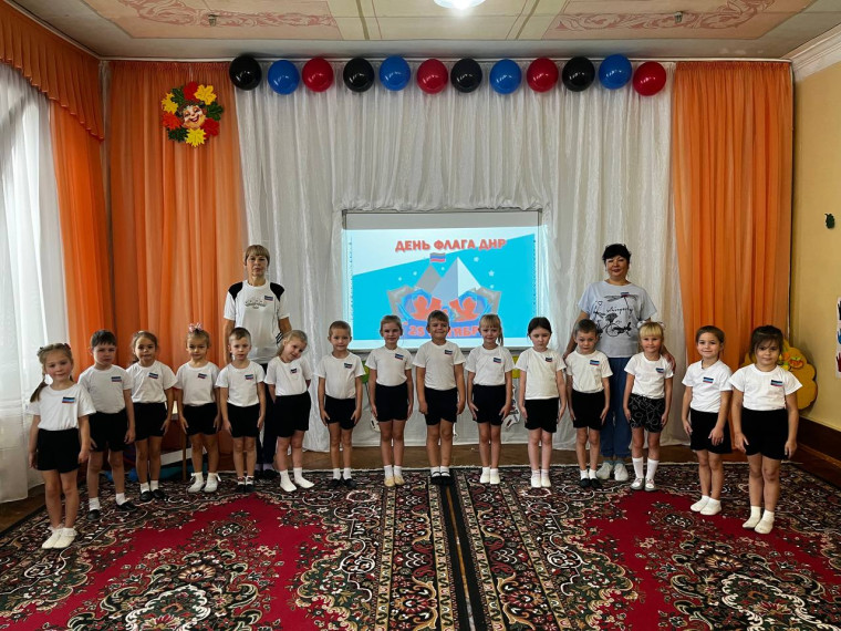День Государственного флага ДНР в детском саду "Уголёк" города Ждановка. День Государственного флага ДНР в детском саду "Уголёк" города Ждановка.