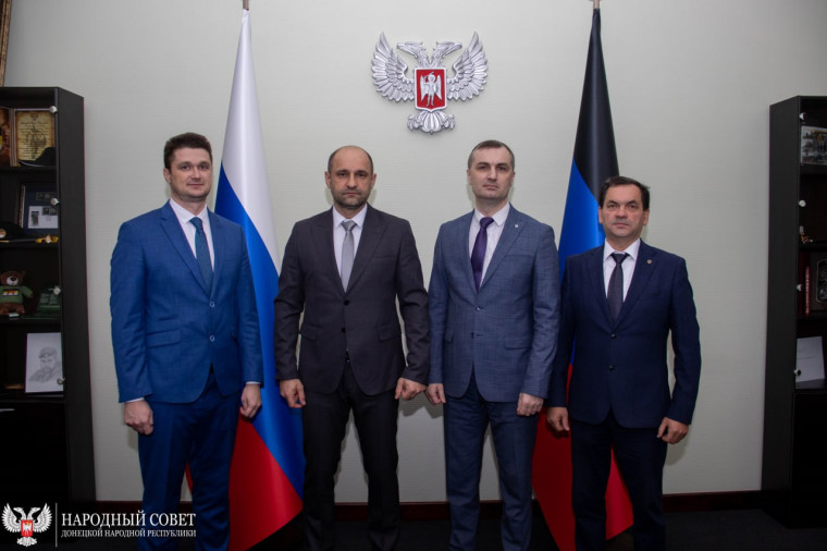 Подписано соглашение о сотрудничестве между Аппаратом Народного Совета и ДГУЮ Минюста России. Подписано соглашение о сотрудничестве между Аппаратом Народного Совета и ДГУЮ Минюста России.