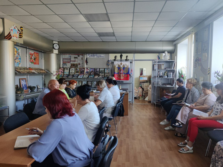 Аппаратное совещание. Аппаратное совещание.