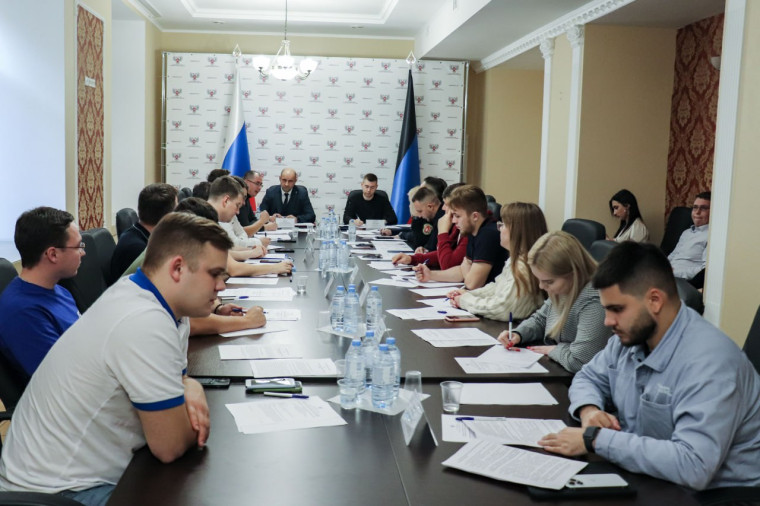 Артем Жога: «Представители молодежных парламентов Приволжского федерального округа сформулировали 7 ключевых запросов молодежи». Артем Жога: «Представители молодежных парламентов Приволжского федерального округа сформулировали 7 ключевых запросов молодежи».