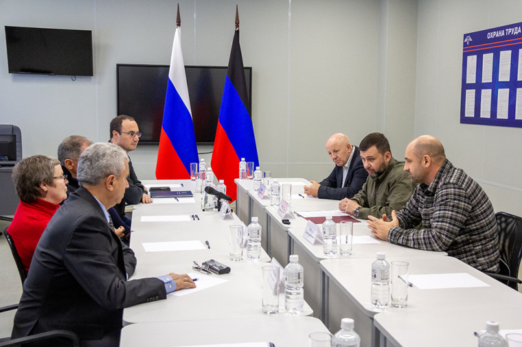 Денис Пушилин провел встречу с Владимиром Константиновым по вопросам интеграции в российское правовое поле. Денис Пушилин провел встречу с Владимиром Константиновым по вопросам интеграции в российское правовое поле.