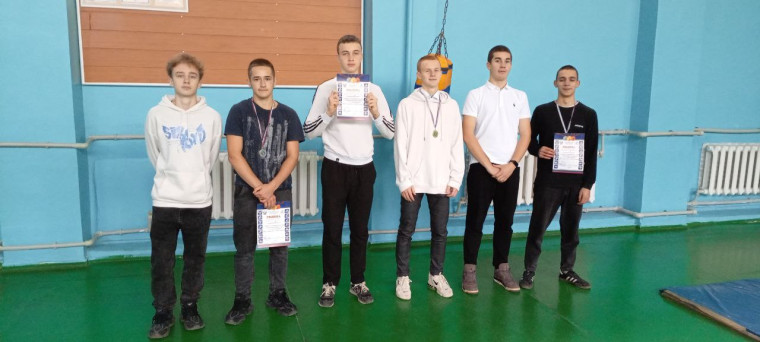 Городское соревнование по настольному теннису в Ждановке. Городское соревнование по настольному теннису в Ждановке.