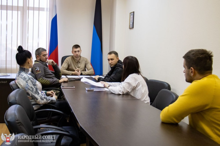 Депутаты Народного Совета и Донецкого городского совета налаживают взаимодействие. Депутаты Народного Совета и Донецкого городского совета налаживают взаимодействие.