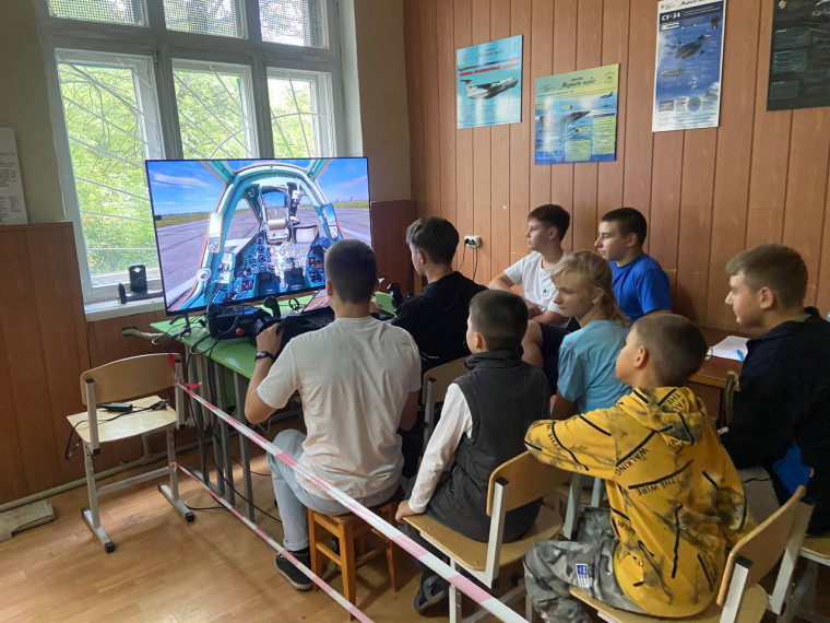 Магаданский клуб «Дельта-Авиа» продолжает обучение детей Ждановки. Магаданский клуб «Дельта-Авиа» продолжает обучение детей Ждановки.