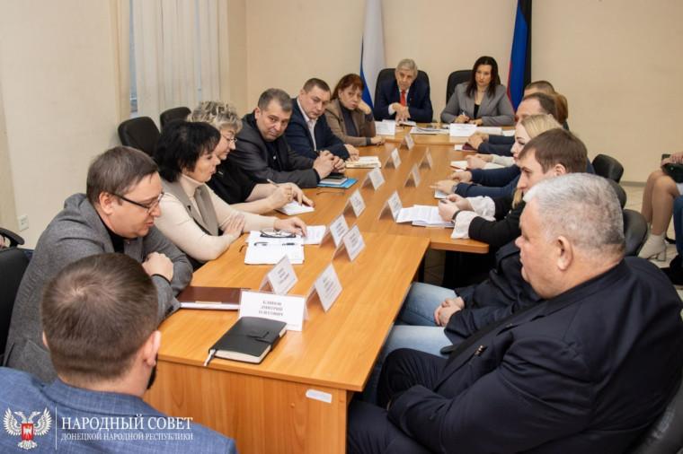 Работа коммунальных служб на контроле у парламентариев. Работа коммунальных служб на контроле у парламентариев.