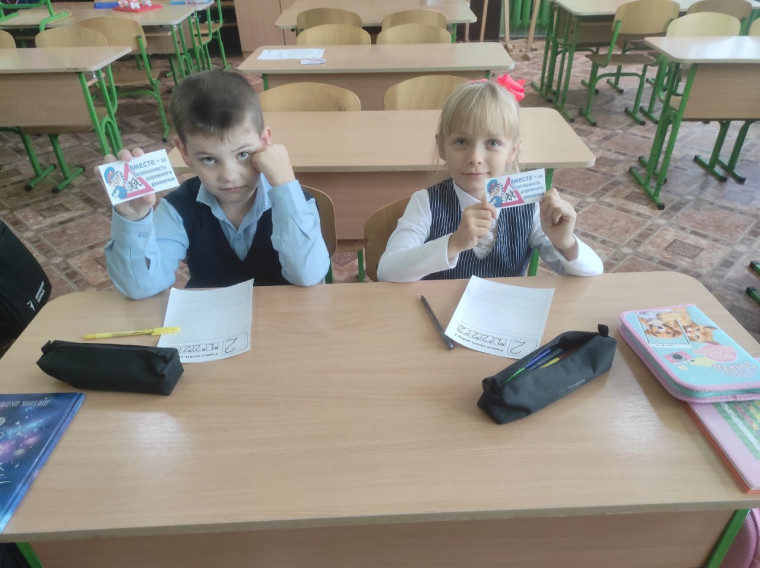 Акция "Возьми ребенка за руку". Акция "Возьми ребенка за руку".