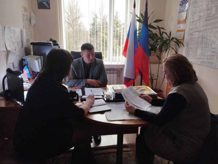 Дмитрий Ощинский провел рабочее совещание по паспортизации ждановцев. Дмитрий Ощинский провел рабочее совещание по паспортизации ждановцев.